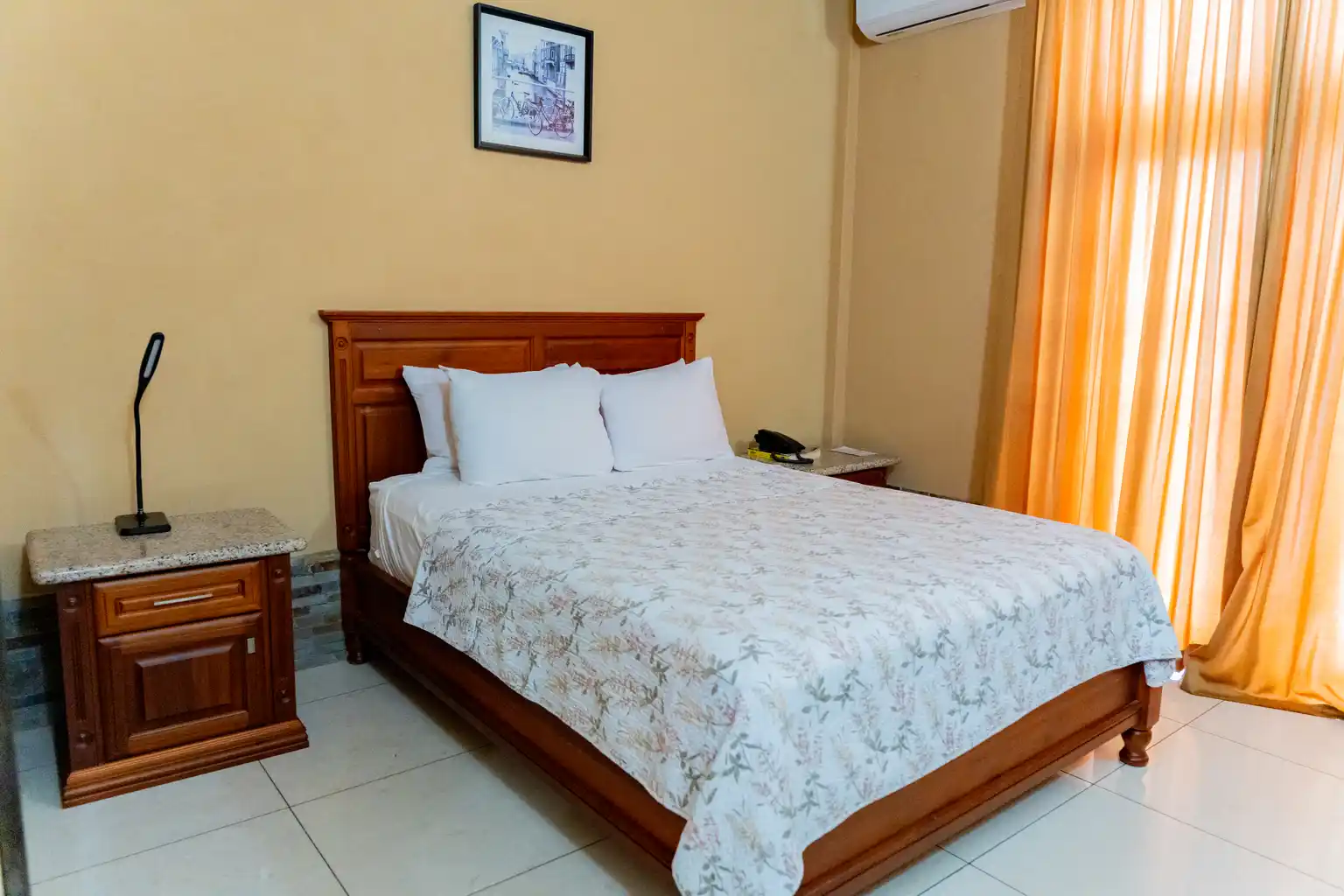 Room with a queen bed